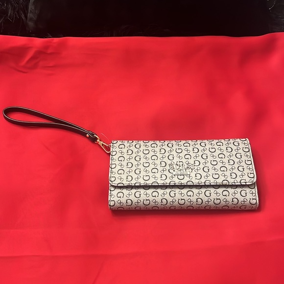 Guess Pocket book Cross body Purse - Picture 8 of 10